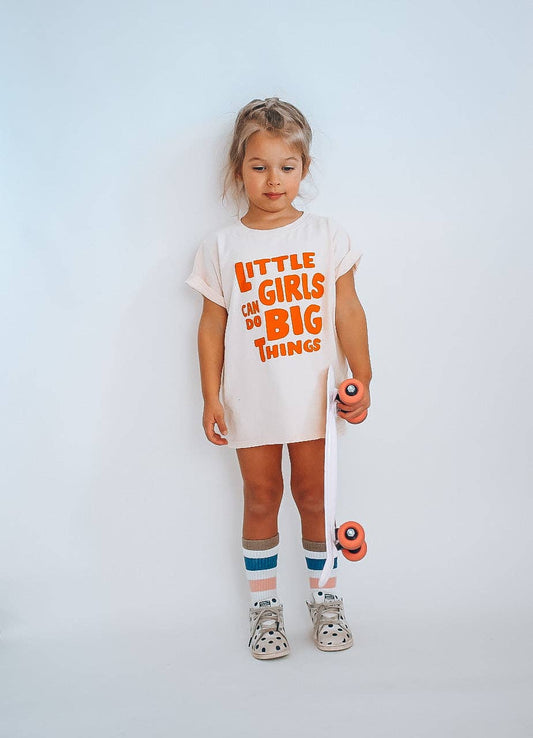 LITTLE GIRLS CAN DO BIG THINGS Kids Tee