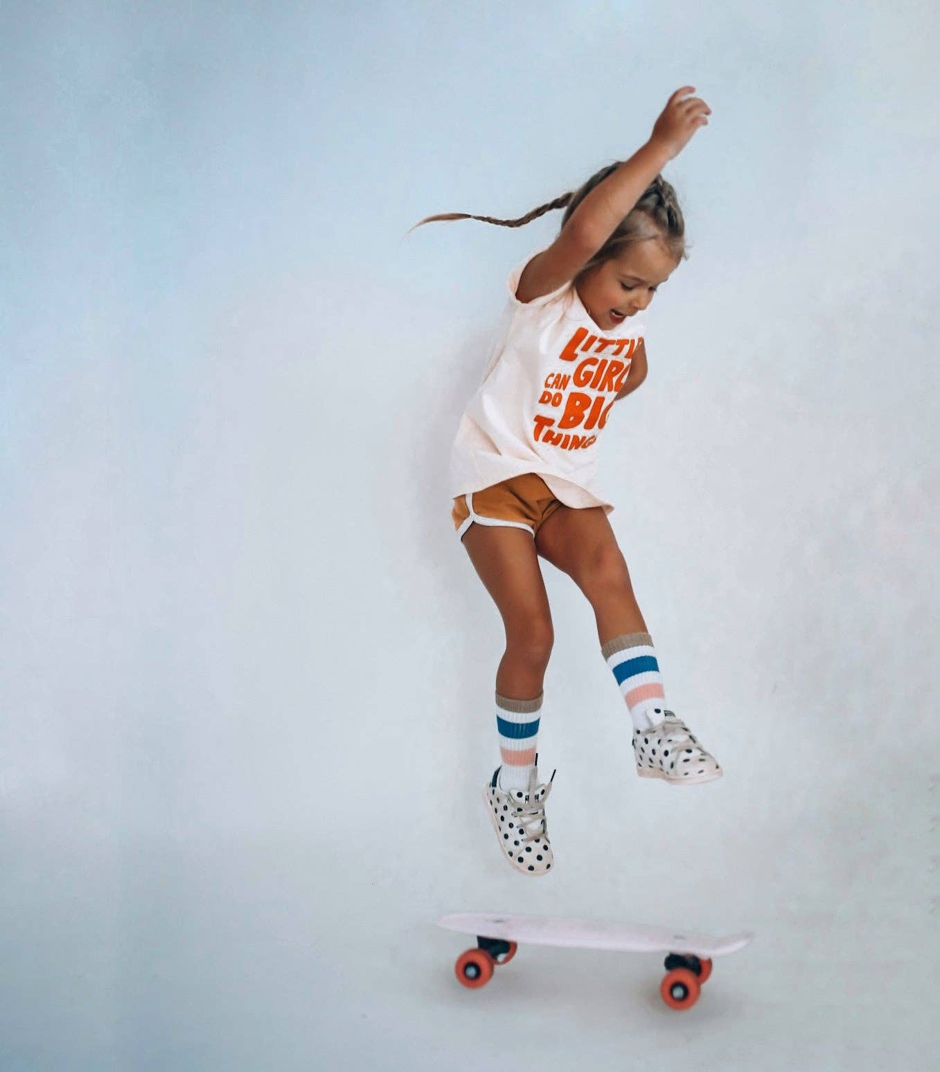 LITTLE GIRLS CAN DO BIG THINGS Kids Tee