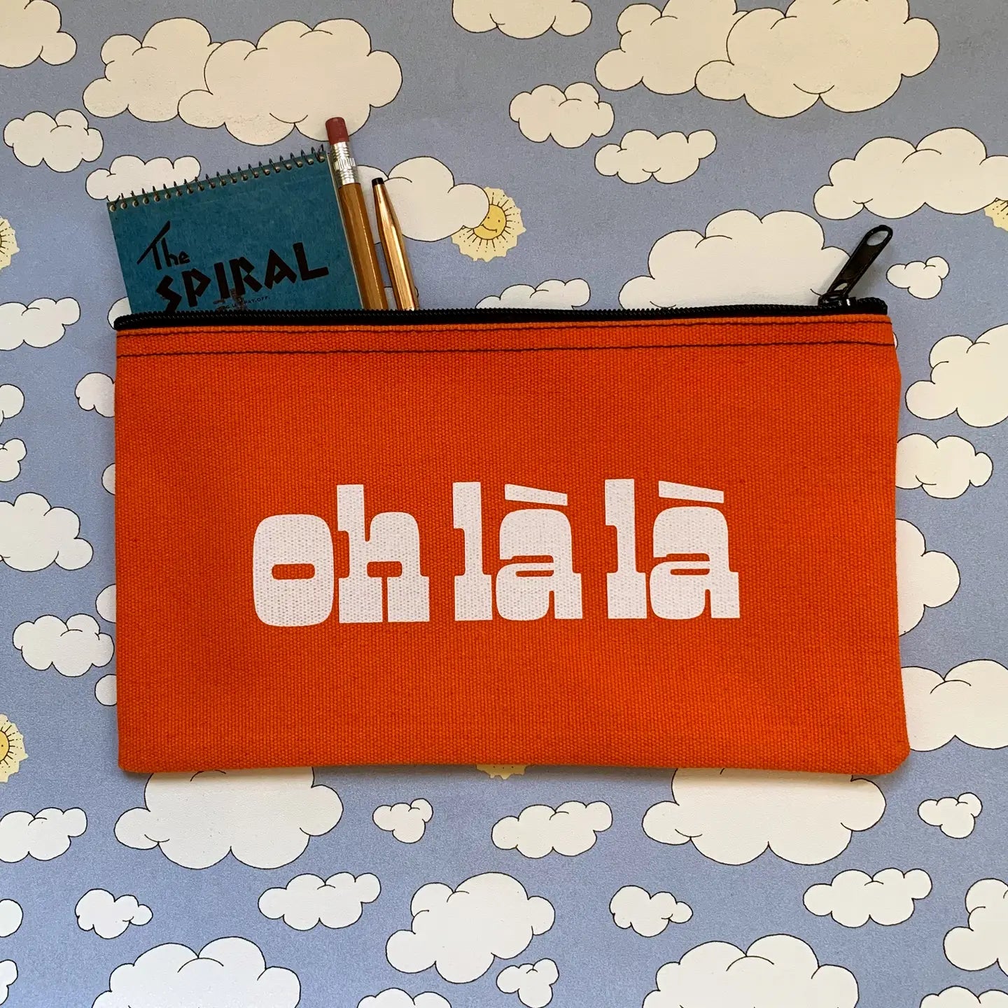 Oh la la le Pouch