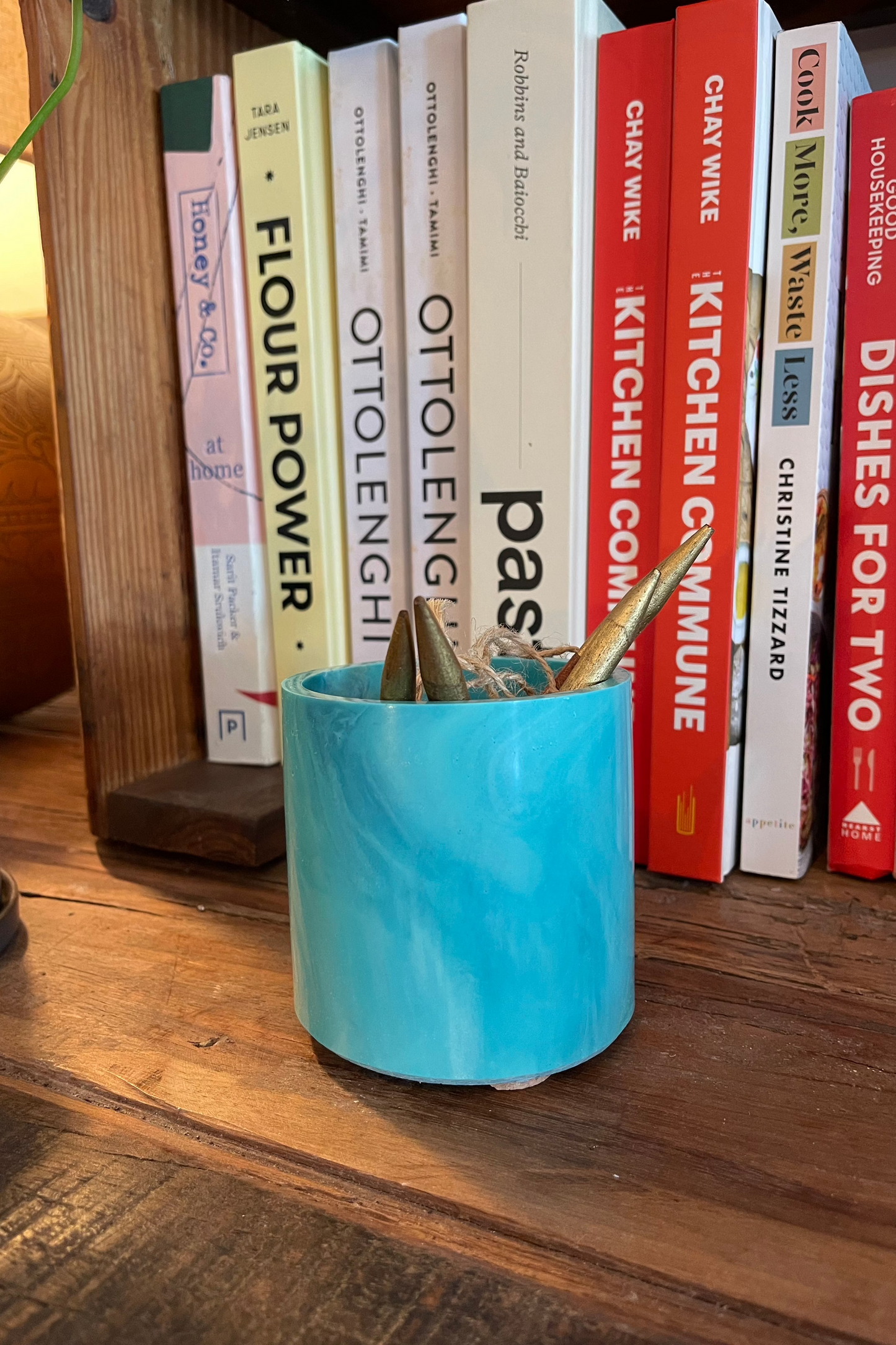 Medium Resin Pot