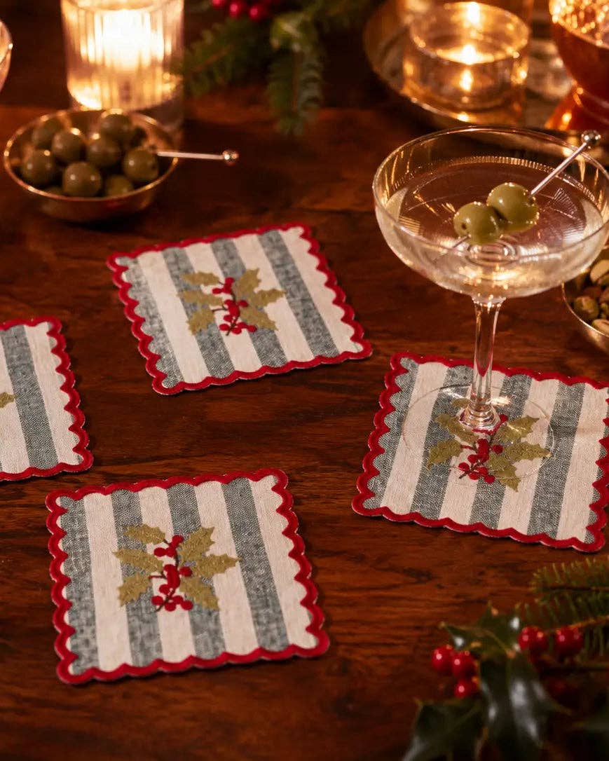 Holly Berry Cocktail Napkins s/4
