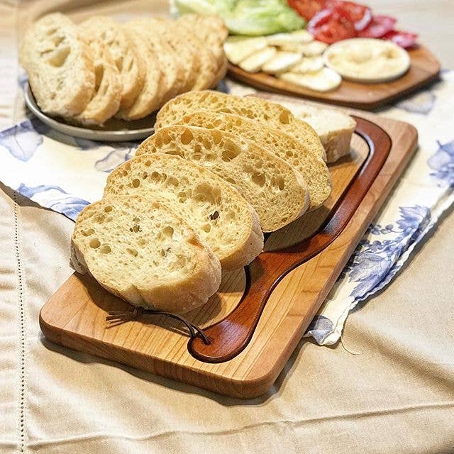 Right Hand Bread Knife Board