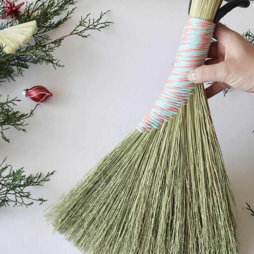 Dual Tone Handbroom