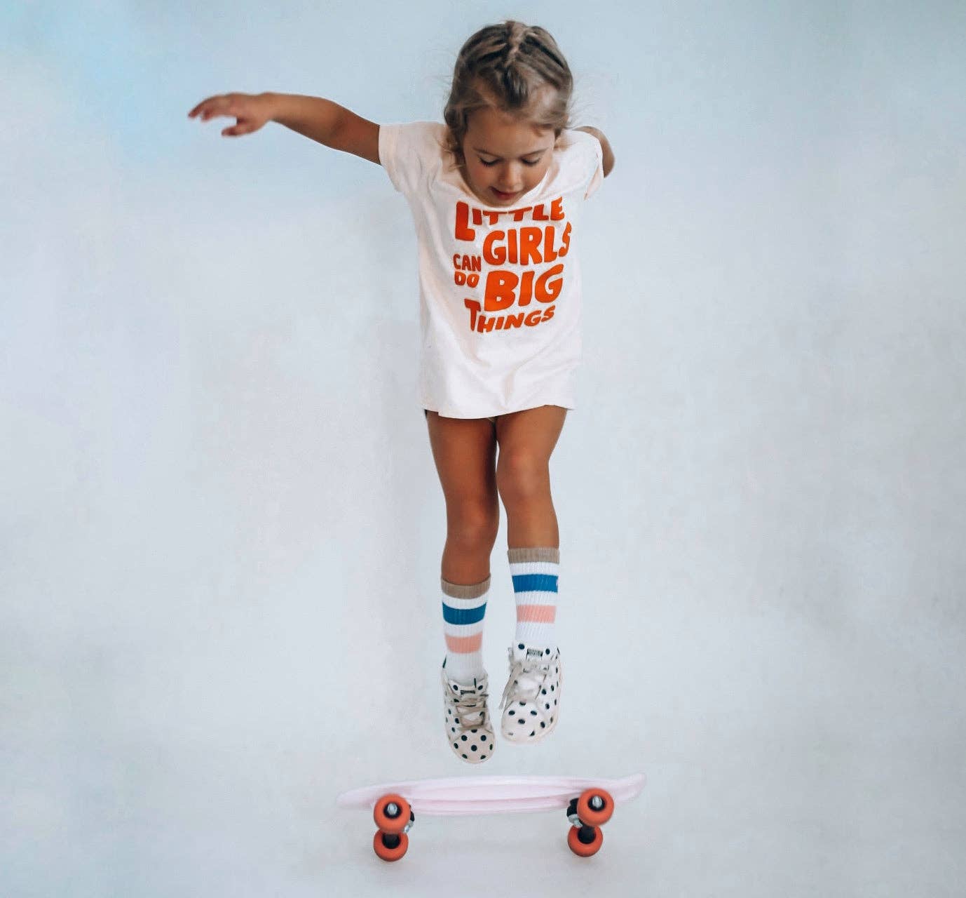 LITTLE GIRLS CAN DO BIG THINGS Kids Tee