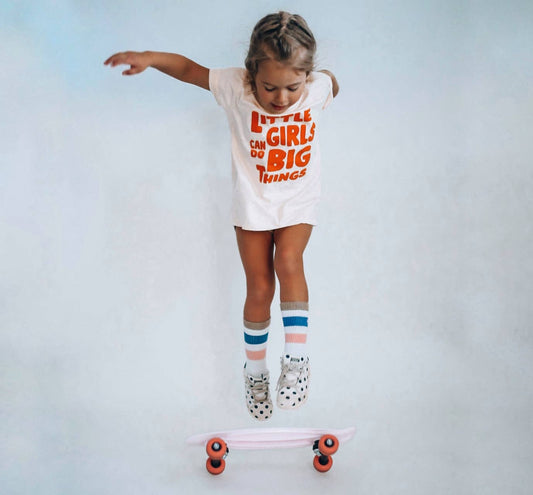LITTLE GIRLS CAN DO BIG THINGS Kids Tee