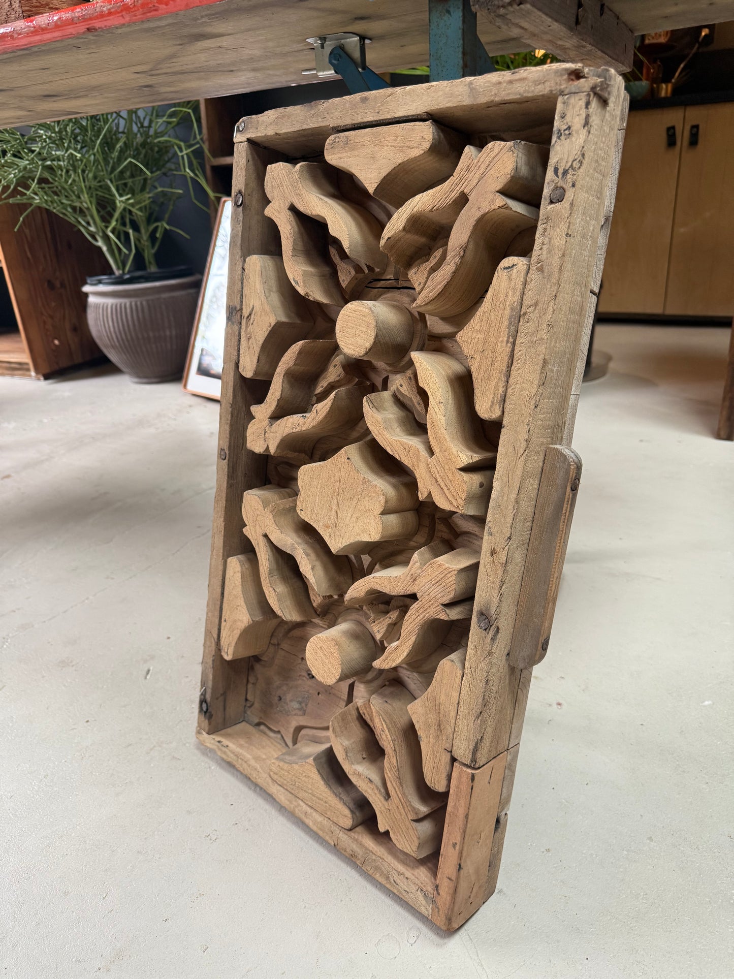 Bleached Concrete Mold