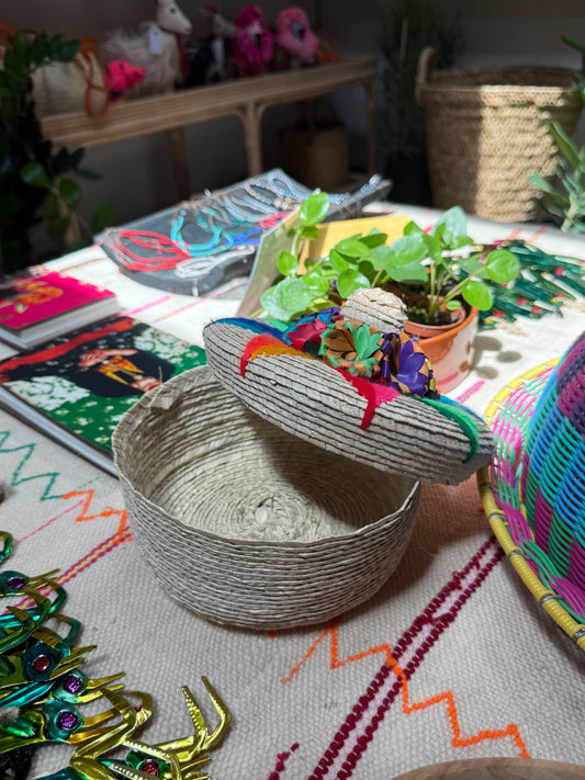 Straw Basket w/Lid