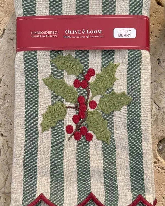 Holly Berry Dinner Napkins s/4